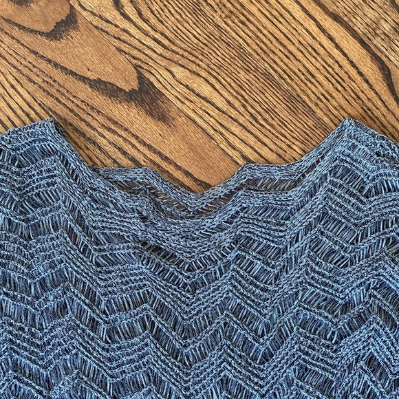 Beautiful mesh knit top with wing sleeves - Picture 5 of 7